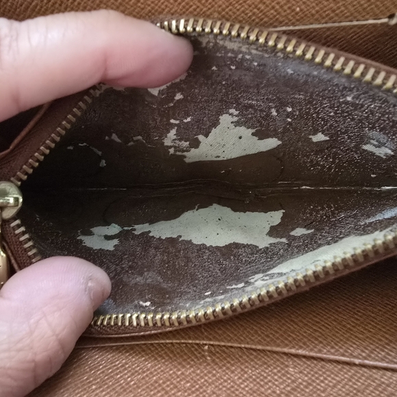 Louis Vuitton Monogram Zippy Wallet - Picture 6 of 9